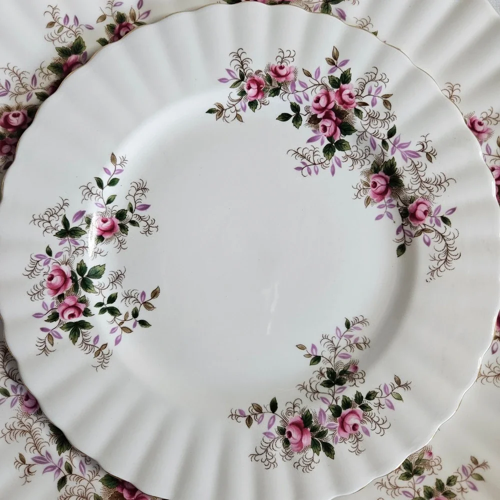 Royal Albert Bone China Lavender Rose Pattern 2-piece Set Dinner Salad Plates
